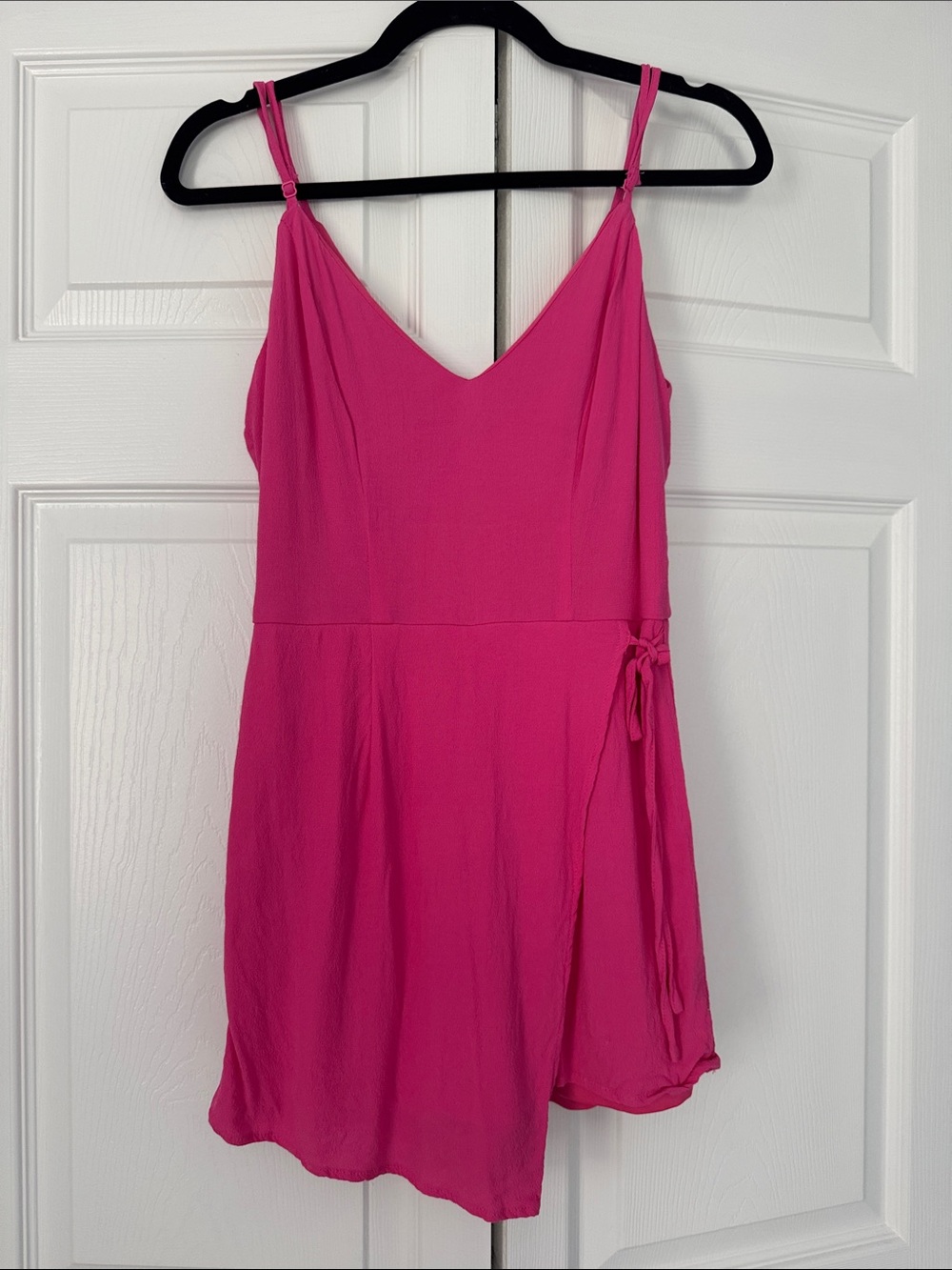 Superdown Women’s Pink V-Neck Spaghetti Strap Wrap Romper